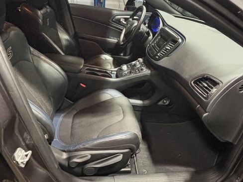 Used 2016 Chrysler 200 S w/ Comfort Group image 7