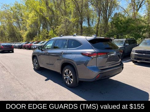 Used 2024 Toyota Highlander XLE AWD/4WD image 6