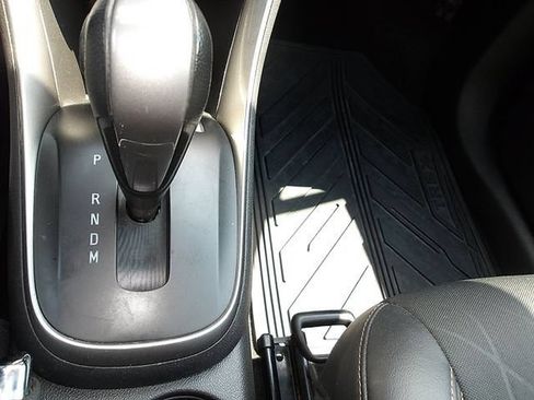 Used 2020 Chevrolet Trax LT w/ Driver Confidence Package AWD/4WD image 23
