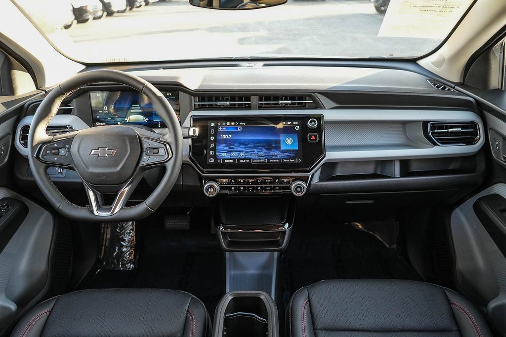 Used 2027 Chevrolet Bolt RS FWD image 12