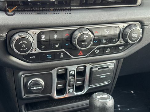 Certified 2025 Jeep Wrangler Unlimited Sahara w/ Safety Group AWD/4WD image 21