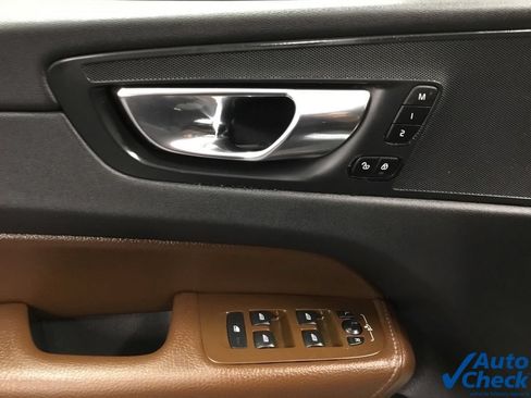Used 2018 Volvo XC60 T5 Momentum w/ Vision Package AWD/4WD image 21