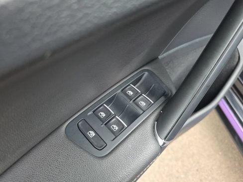 Used 2018 Volkswagen Golf R 4-Door AWD/4WD image 10
