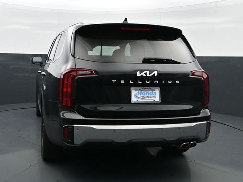 Used 2023 Kia Telluride S FWD image 6