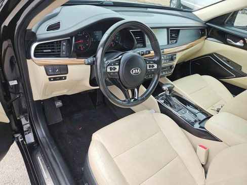 Used 2018 Kia Cadenza Premium w/ Luxury Package FWD image 16