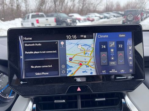 Used 2021 Toyota Venza image 16