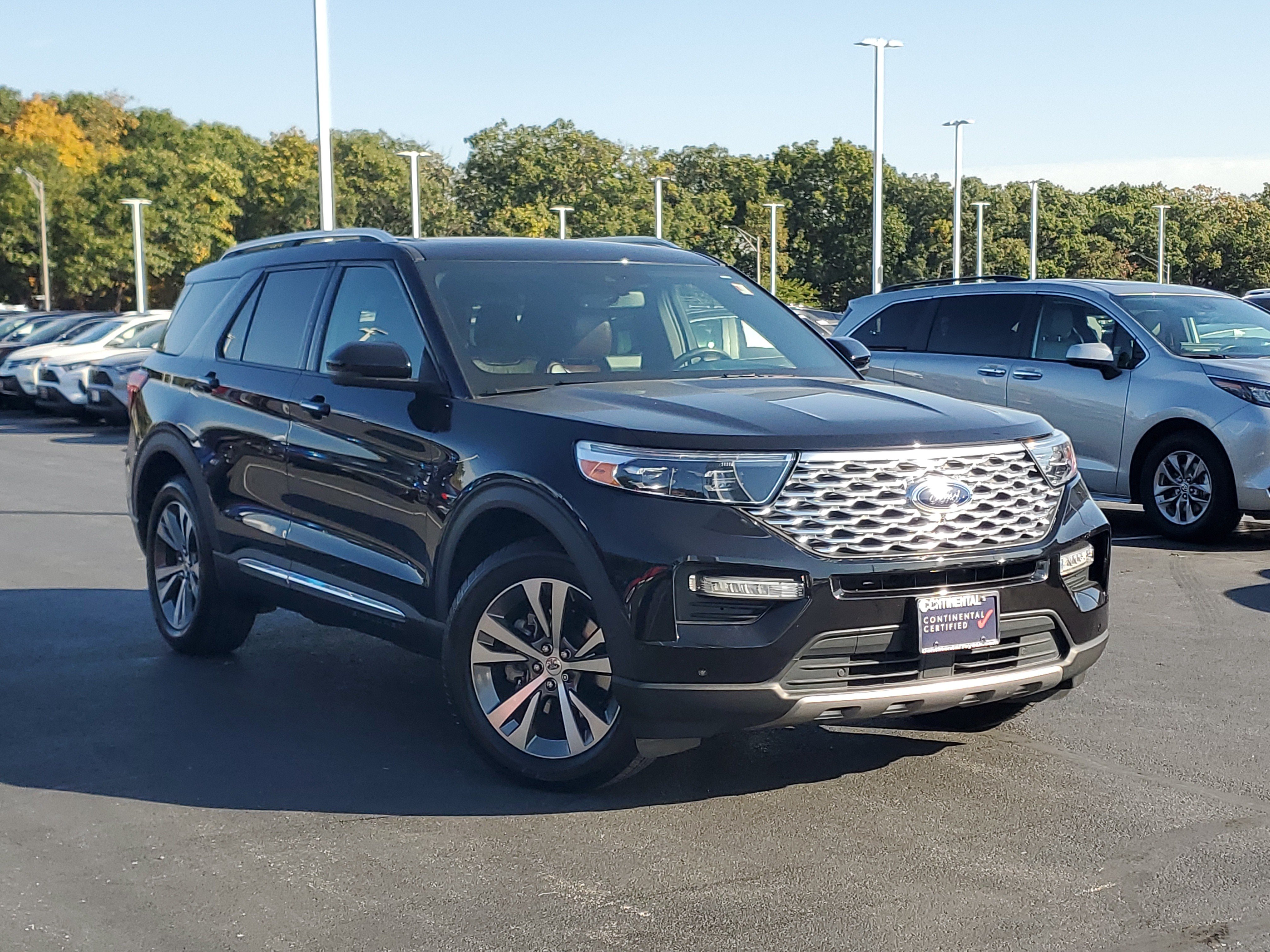 Used 2020 Ford Explorer Platinum w/ Premium Technology Package AWD/4WD image 2