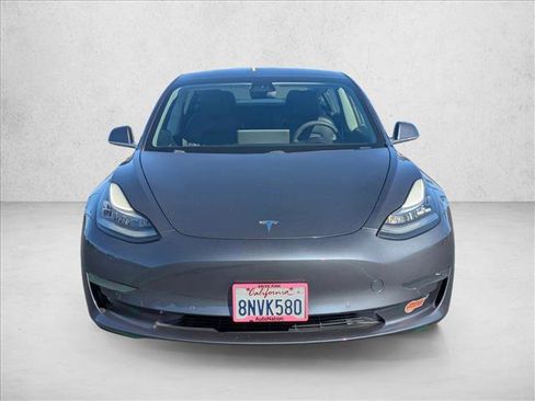 Used 2020 Tesla Model 3 Standard Range Plus image 2