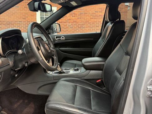 Used 2016 Jeep Grand Cherokee Limited w/ Luxury Group II AWD/4WD image 6