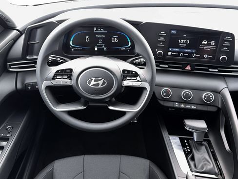 Used 2026 Hyundai Elantra SE FWD image 17