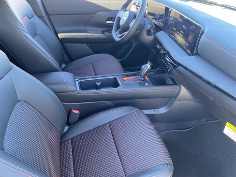 New 2026 Nissan Kicks SR image 12