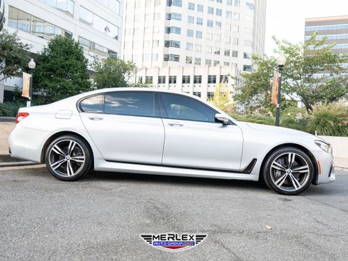 Used 2018 BMW 750i xDrive image 8