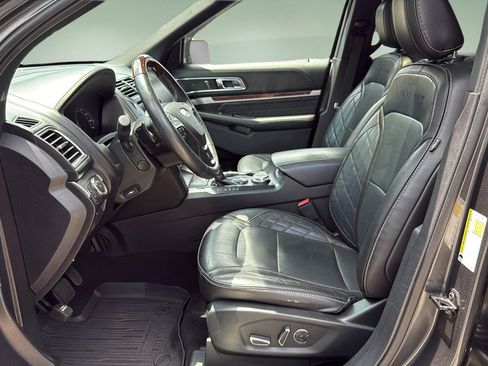 Used 2018 Ford Explorer Platinum AWD/4WD image 11