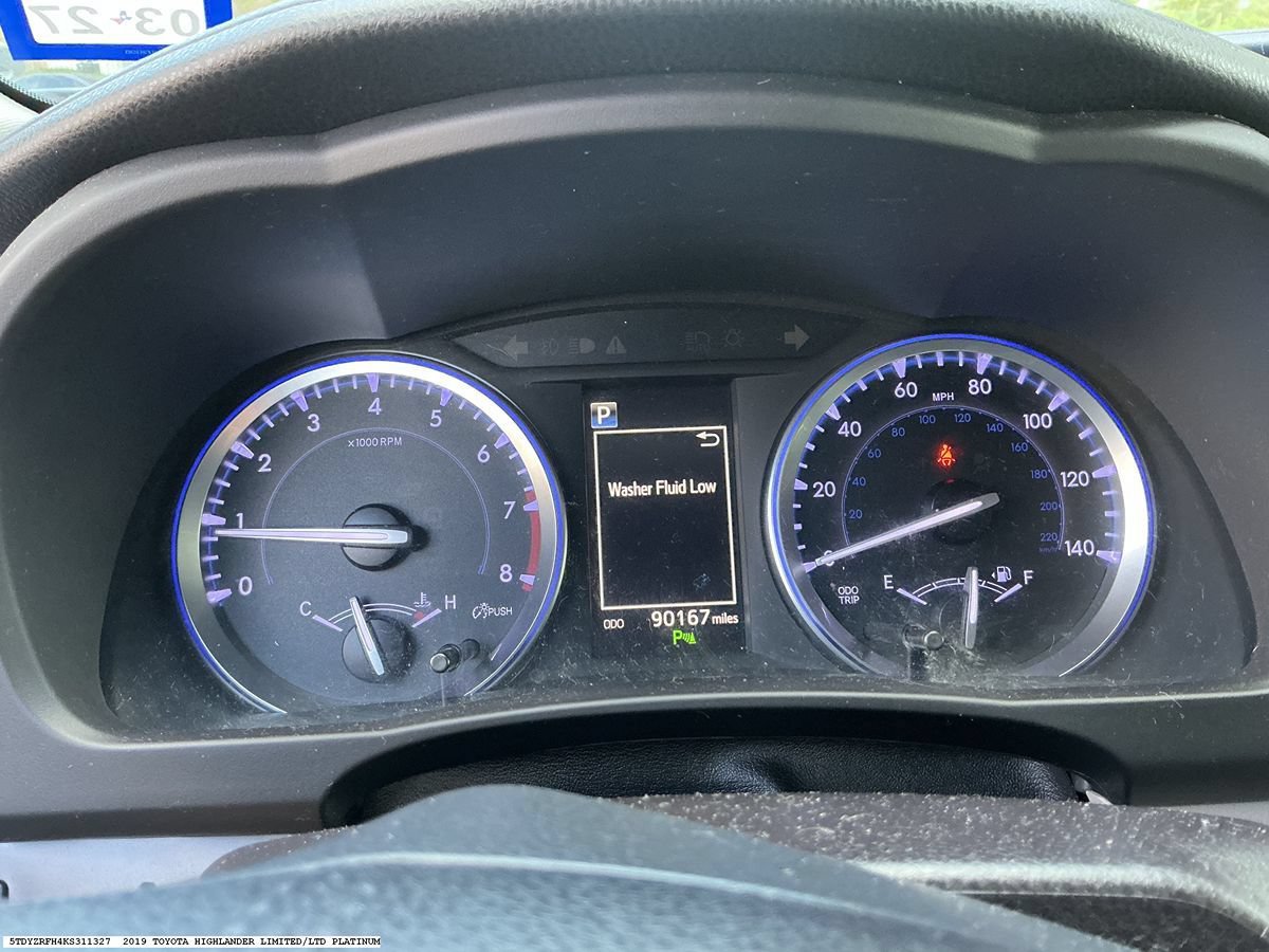Used 2019 Toyota Highlander Limited FWD image 12