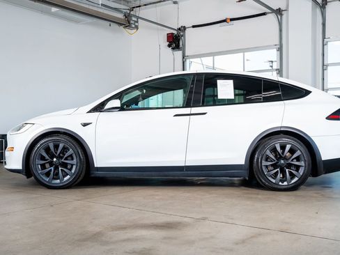 Used 2022 Tesla Model X Plaid image 8