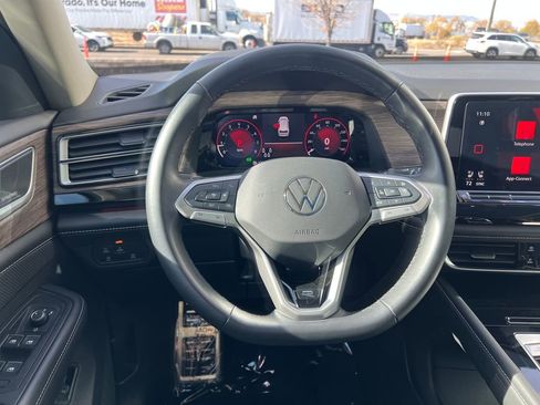 Certified 2025 Volkswagen Atlas SEL Premium R-Line image 17