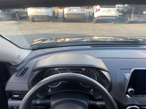 Used 2025 Nissan Sentra SV image 39