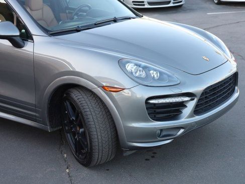 Used 2014 Porsche Cayenne GTS image 10