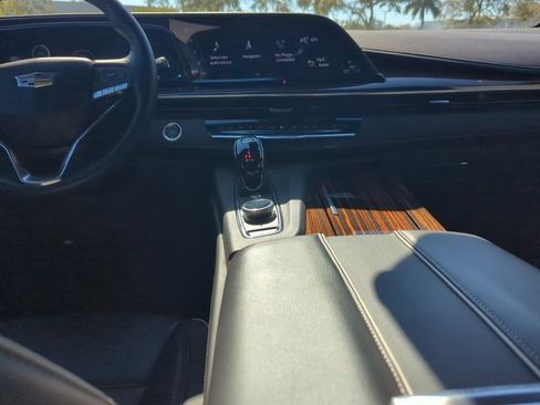 Used 2023 Cadillac Escalade ESV Premium Luxury image 13