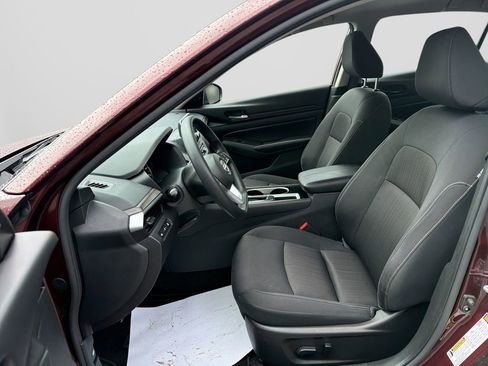 Used 2024 Nissan Altima 2.5 SV image 15