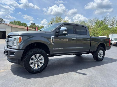 Used 2019 Ford F250 Platinum w/ Platinum Ultimate Package AWD/4WD image 9