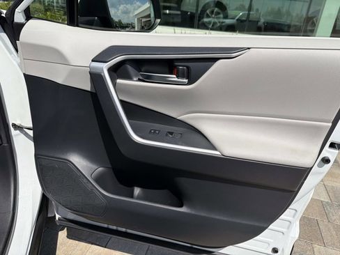 Used 2023 Toyota RAV4 XLE Premium image 18