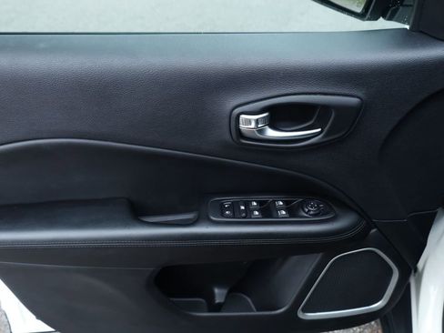 Used 2020 Jeep Compass Latitude FWD image 30