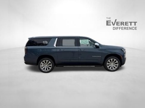 New 2026 Chevrolet Suburban Premier w/ Sun And Tow Package AWD/4WD image 8