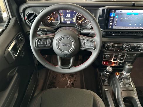 Used 2024 Jeep Gladiator Rubicon image 15