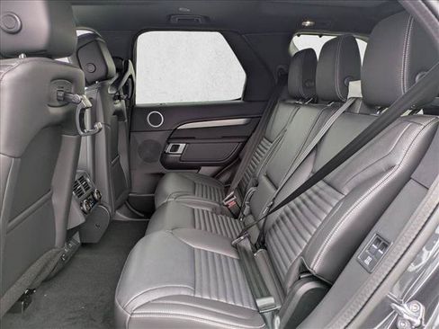 New 2025 Land Rover Discovery Dynamic SE AWD/4WD image 16
