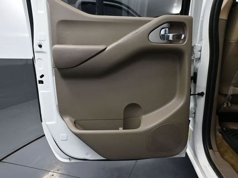 Used 2015 Nissan Frontier SV image 30