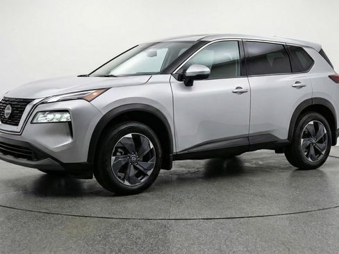 Used 2025 Nissan Rogue SV FWD image 3