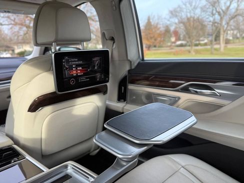 Used 2016 BMW 750i xDrive image 24