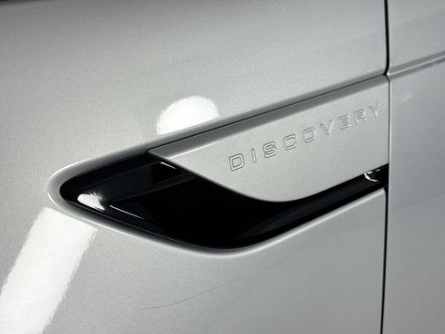 Used 2024 Land Rover Discovery S AWD/4WD image 22