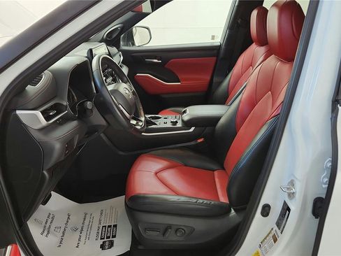 Used 2022 Toyota Highlander XSE image 16