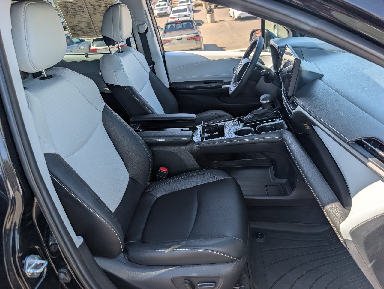 Used 2026 Toyota Sienna XSE FWD image 9