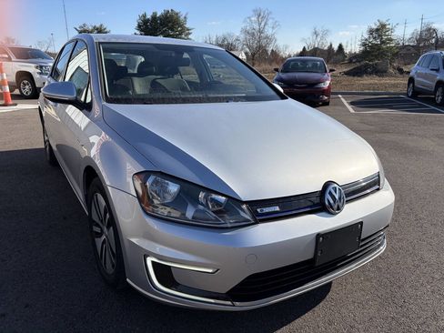 Used 2016 Volkswagen e-Golf SE w/ DC Fast Charging Package image 5