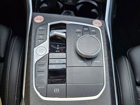 Used 2024 BMW 330e image 9