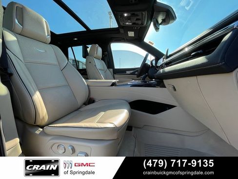 Used 2023 Cadillac Escalade Premium Luxury AWD/4WD image 30