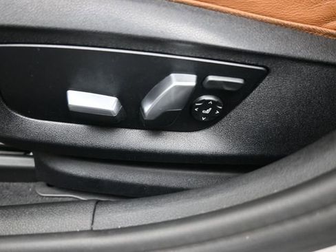 Used 2021 BMW 530i w/ Premium Package image 33