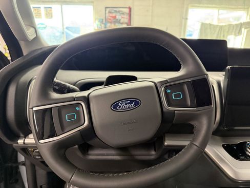 New 2025 Ford Expedition Active image 13