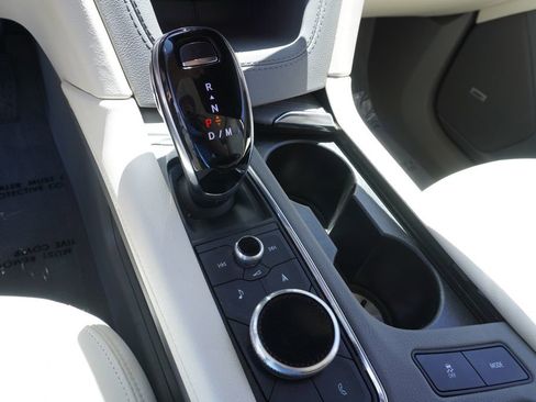 Certified 2025 Cadillac XT6 Premium Luxury AWD/4WD image 20