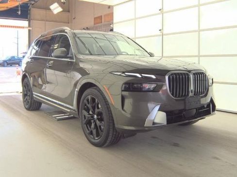 Used 2024 BMW X7 xDrive40i w/ Executive Package image 4