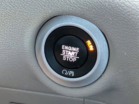 Used 2020 Chrysler Pacifica Touring-L FWD image 21
