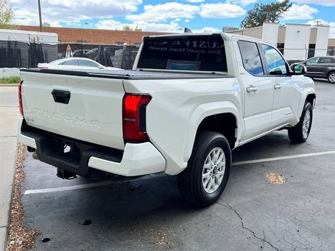Used 2025 Toyota Tacoma SR5 image 8