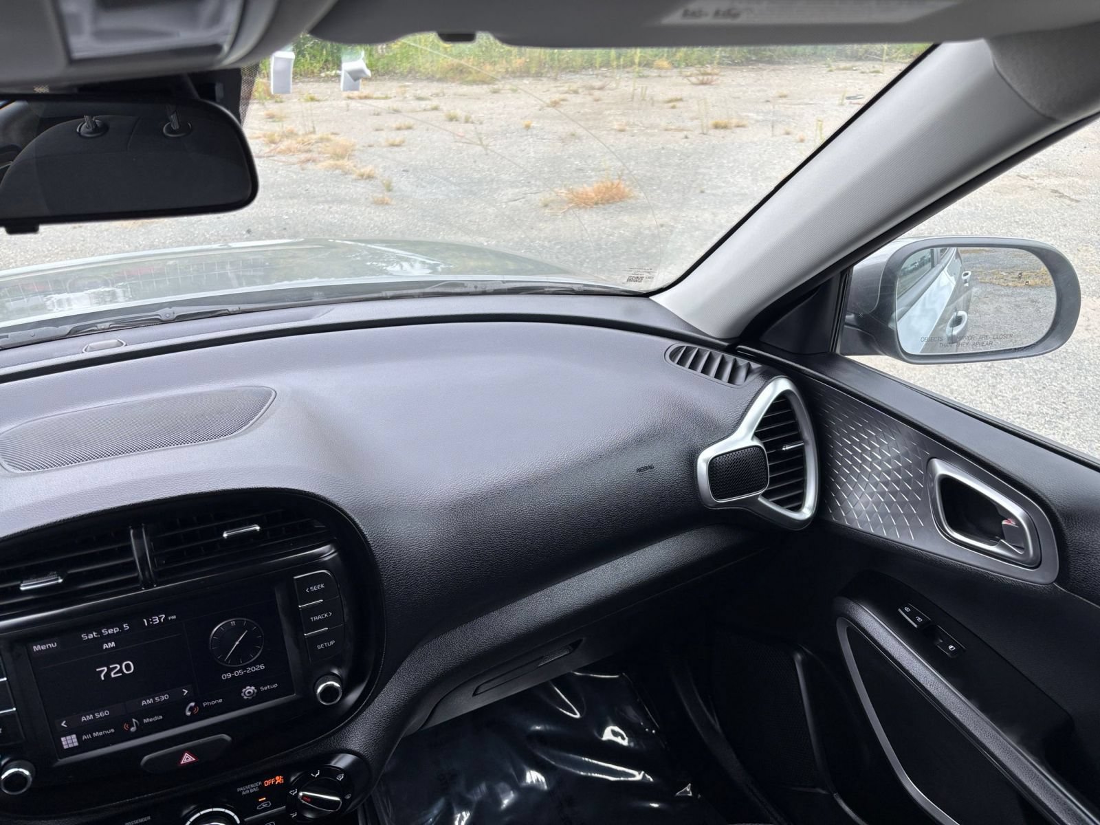 Used 2025 Kia Soul LX w/ LX Technology Package FWD image 30