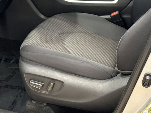 Used 2025 Toyota Highlander LE FWD image 15
