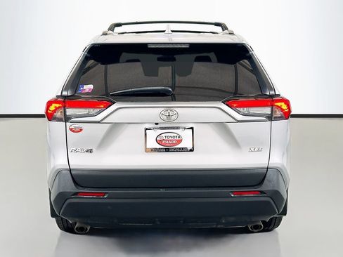 Used 2022 Toyota RAV4 XLE Premium FWD image 5