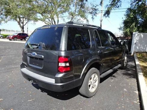 Used 2010 Ford Explorer XLT image 9