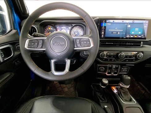 Used 2024 Jeep Wrangler Unlimited Sahara AWD/4WD image 4